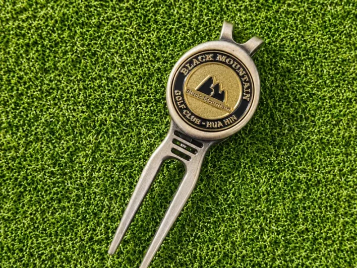 ตัวอย่างรับผลิต Golf Divot Tool ที่ซ่อมกรีนสั่งทำโลโก้สั่งทำโลโก้