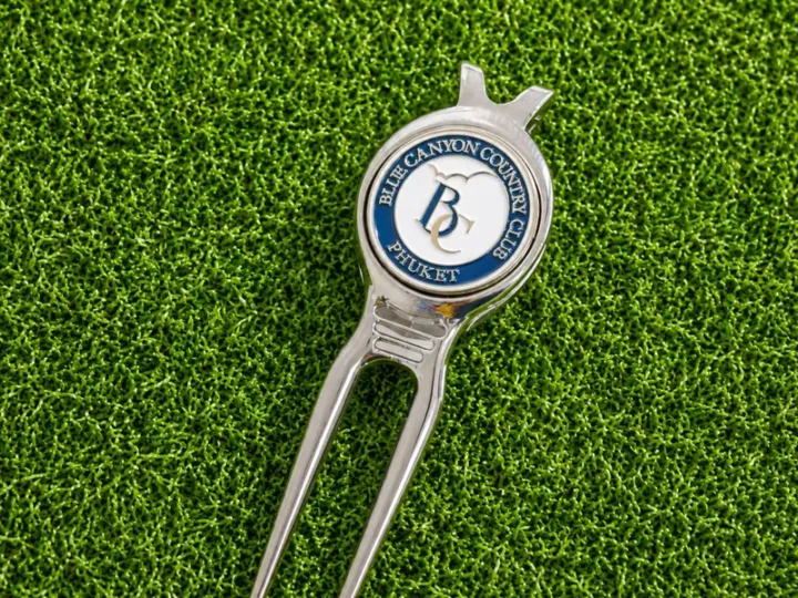 ตัวอย่างรับผลิต Golf Divot Tool ที่ซ่อมกรีนสั่งทำโลโก้สั่งทำโลโก้