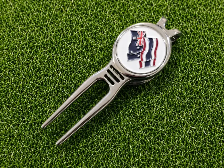 Divot Tool โลหะสีเงินพร้อม Ball Marker ลายธงออสเตรเลียและไทย