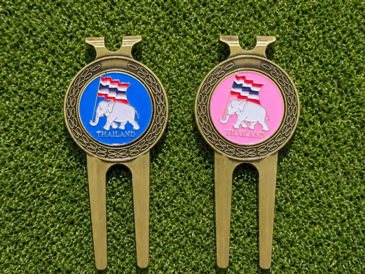 Divot Tool สีทองรมดำพร้อม Ball Marker ลายช้างไทยสองสี
