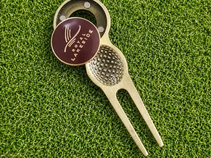 ตัวอย่างรับผลิต Golf Divot Tool ที่ซ่อมกรีนสั่งทำโลโก้สั่งทำโลโก้